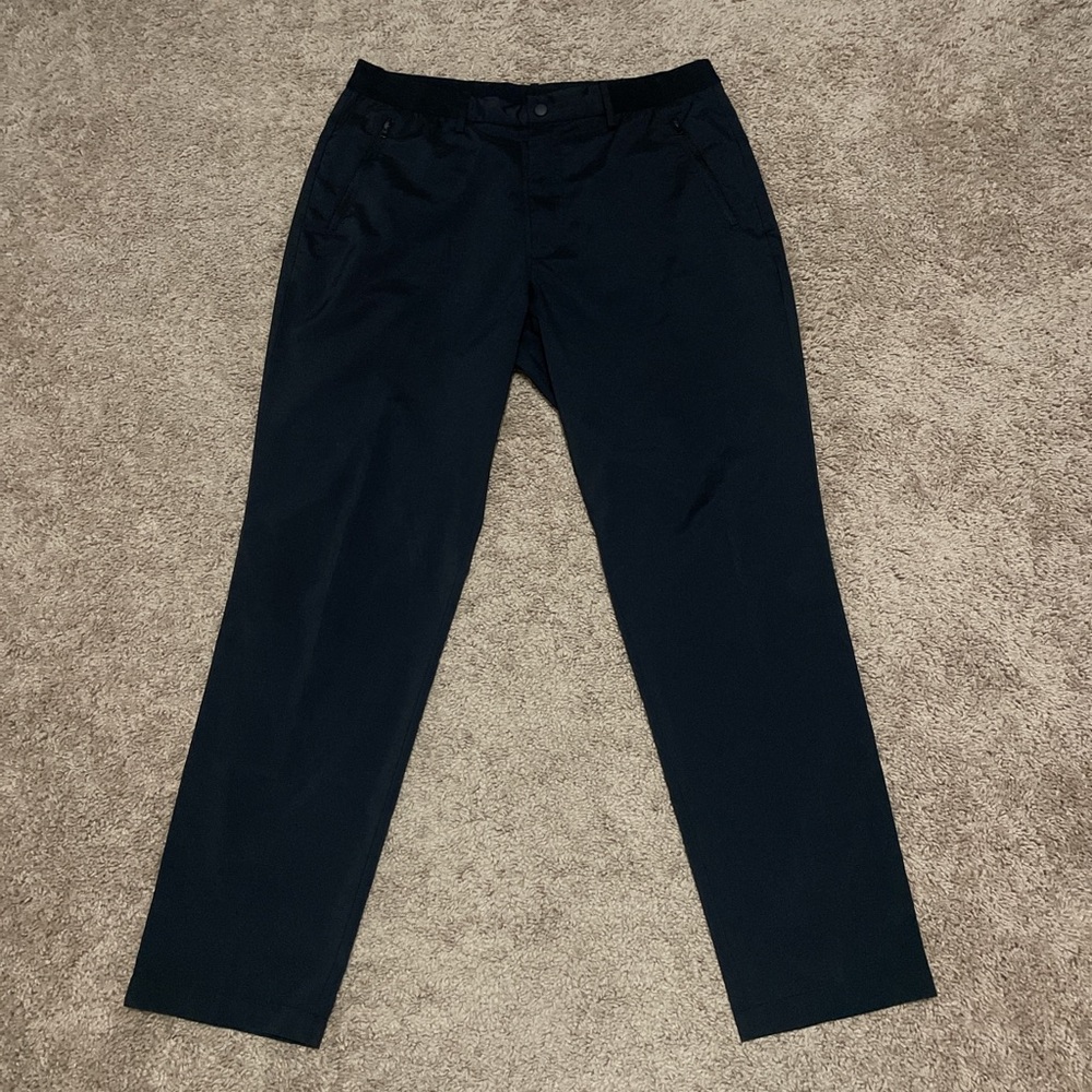 Men’s UniQlo Casual zipper pocket pants black size L new with no tags worn once